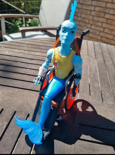 Monster high finnegan - 🖤💙,